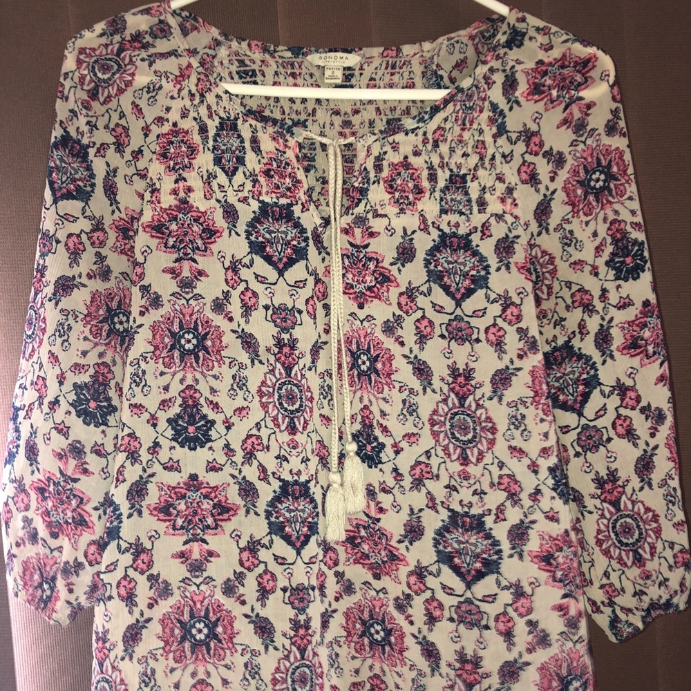 Women’s floral shirt with cuffed sleeves🌸